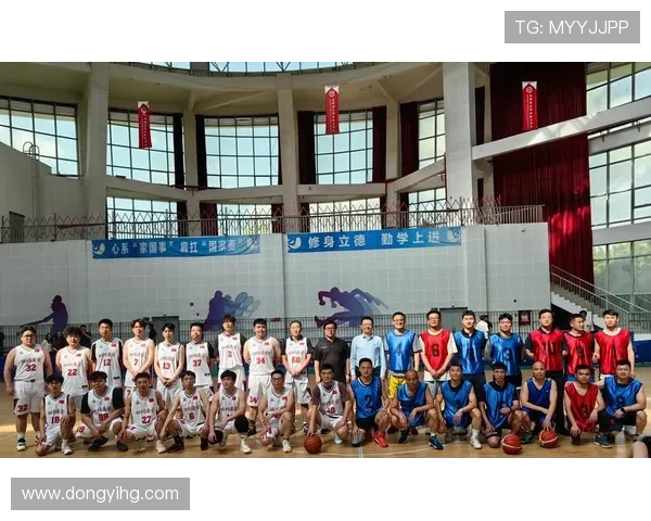 成都篮球队实力之争引发热议球迷对球队未来充满期待与担忧